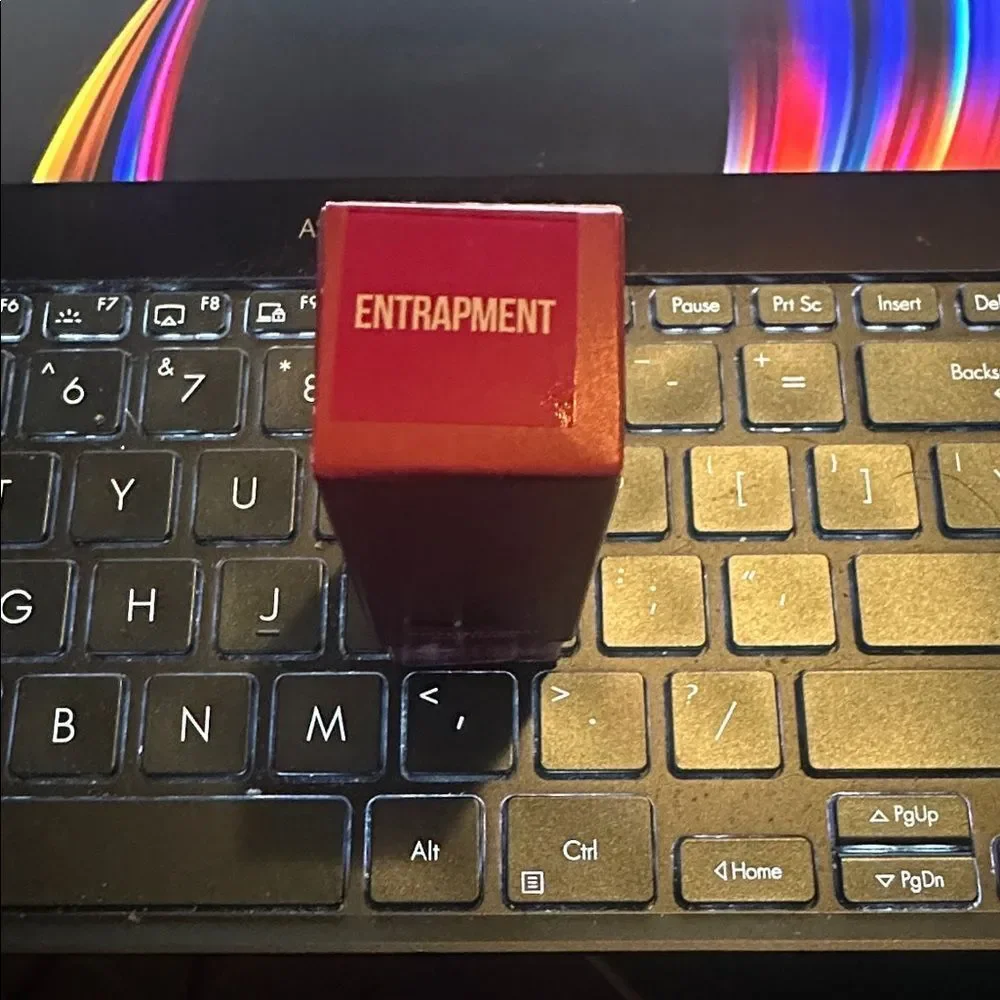 Jeffree Star Velvet Trap Lipstick Entrapment